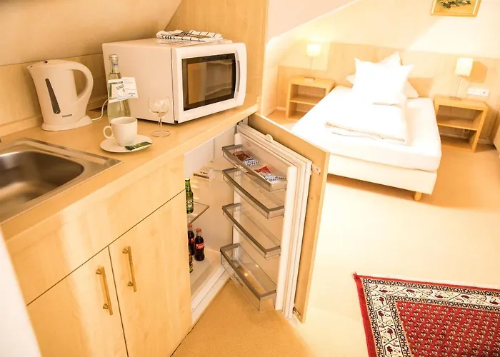 מלון Airhotel Royal 4*